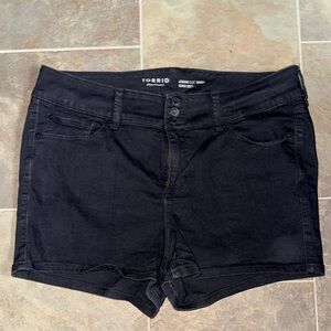 Torrid feel the fit jegging shorts 3.5 inch